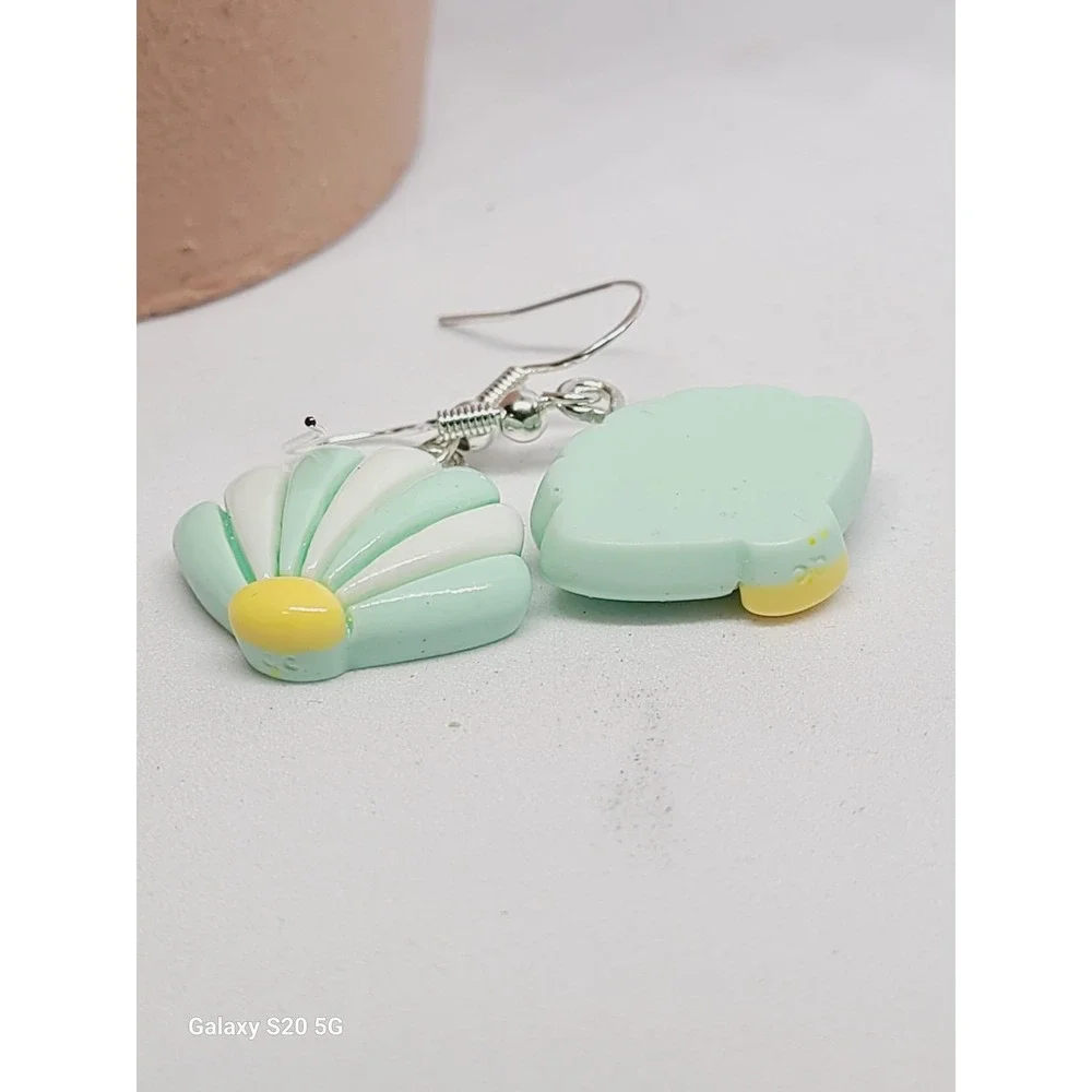 Handmade Mint Green White Pastel Seashell Drop Earrings Nautical Summer Beach‎